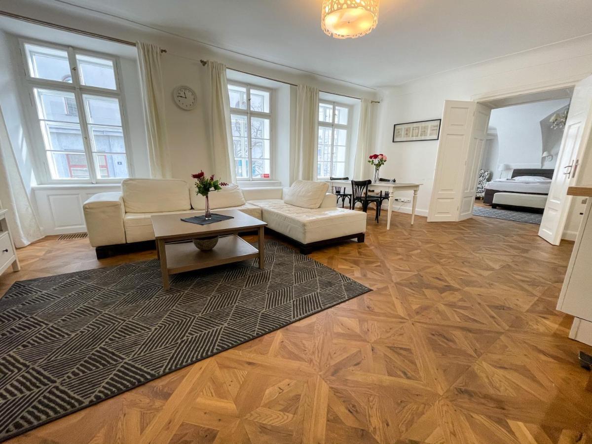 U Obecniho Dvora - Old Town Apartment — Photos 1